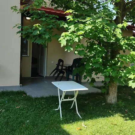 Priona Apartamento Paralía Skotínis