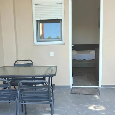 Priona Apartamento Paralía Skotínis