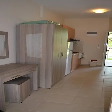 Priona Appartement Paralía Skotínis